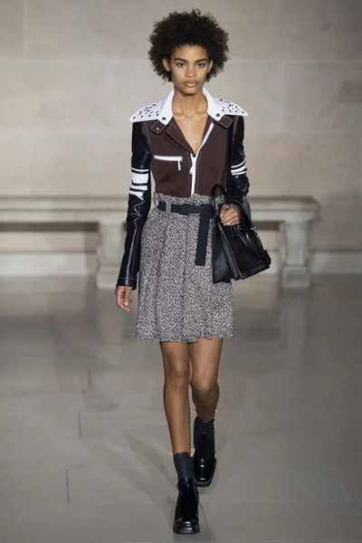 Look 10